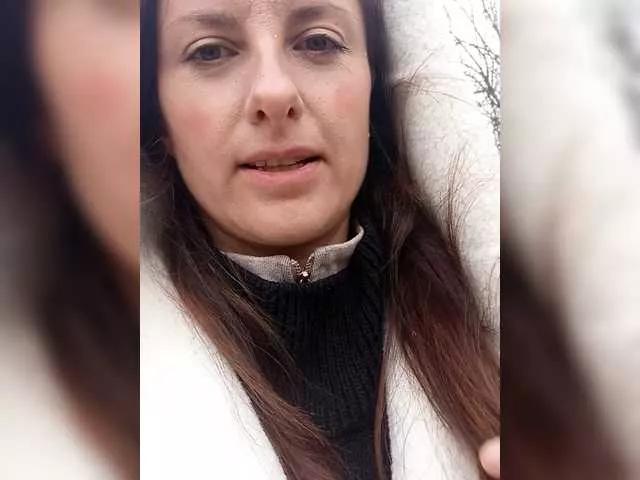 Erine9900 webcams show profile image 