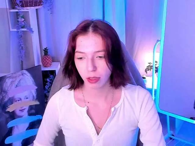 EsiShine from BongaCams