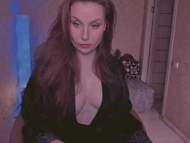 Esmeerrr from BongaCams