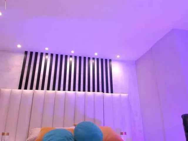 EveBenson from BongaCams