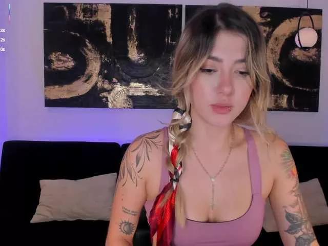 EveBenson from BongaCams