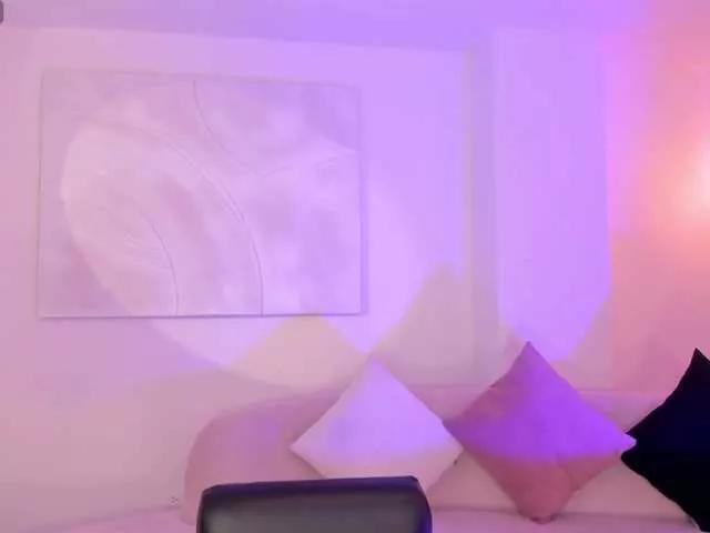 EveBenson from BongaCams