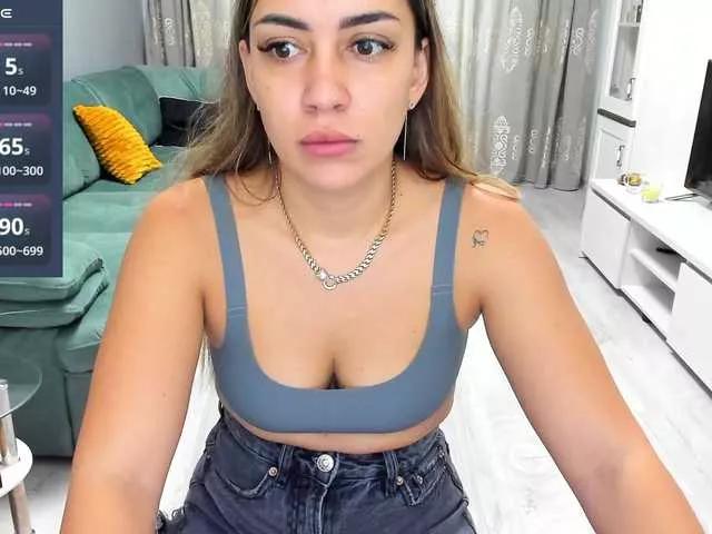 EveeEvian from BongaCams