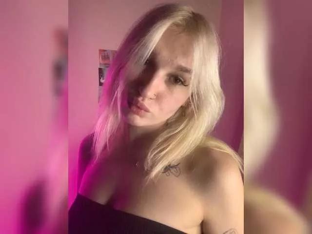 EvelinaKiss from BongaCams