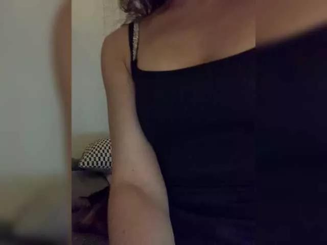FeeBee from BongaCams