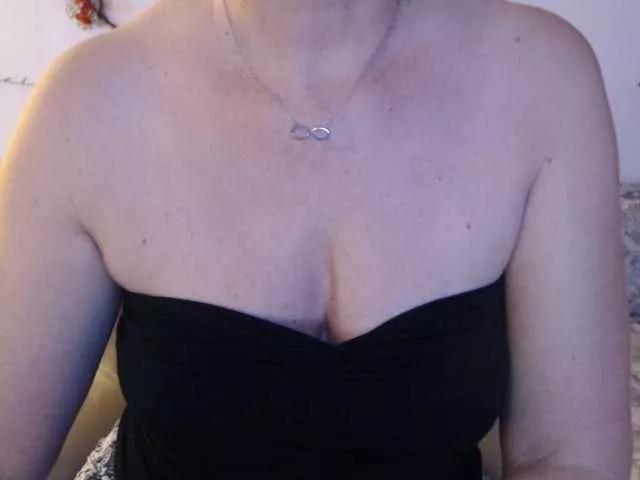 goodSnowQueen from BongaCams
