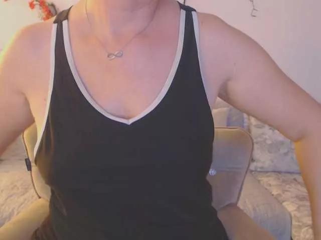 goodSnowQueen from BongaCams