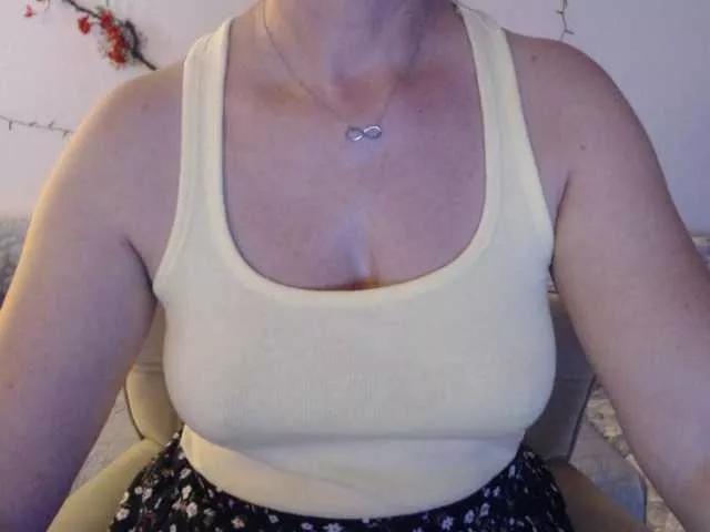 goodSnowQueen from BongaCams