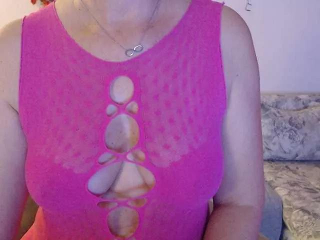 goodSnowQueen from BongaCams