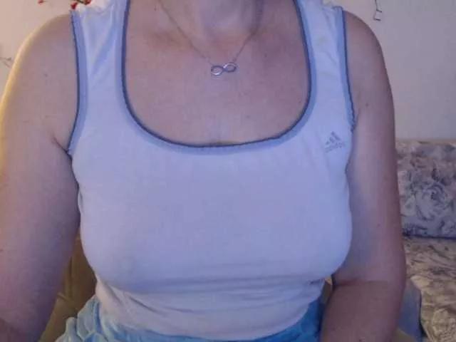 goodSnowQueen from BongaCams