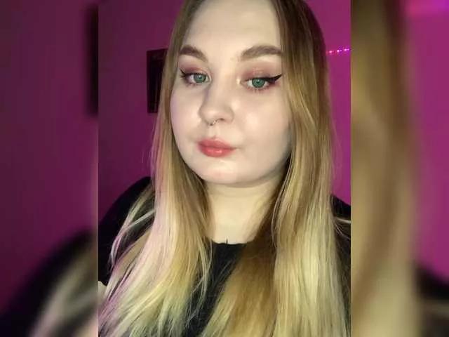 Greeenfriends6969 from BongaCams
