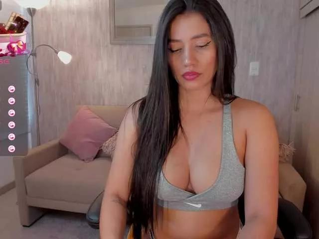 HanaCross from BongaCams