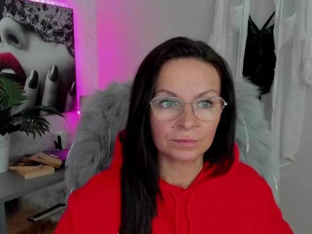 HelenSHOW1 from BongaCams