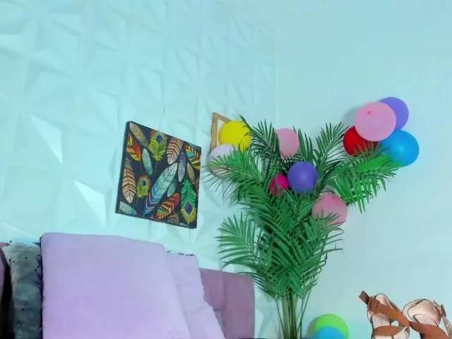 Hellen-Sky from BongaCams
