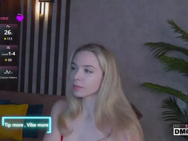 Hollywww from BongaCams