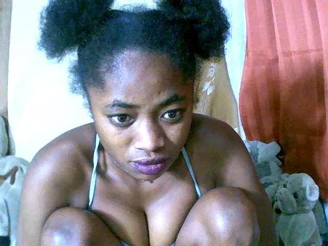 Honoratte from BongaCams