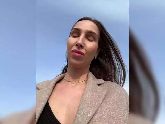 hothoneybabe from BongaCams