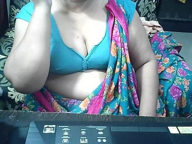 Indianbhabhimilf40 from BongaCams