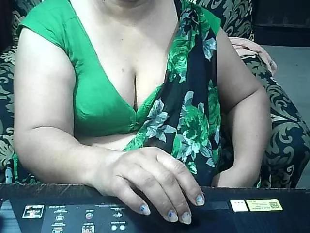 Indianbhabhimilf40 from BongaCams