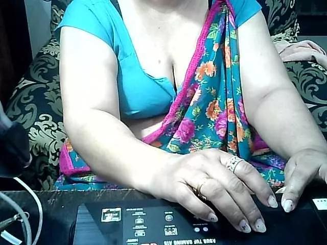 Indianbhabhimilf40 from BongaCams