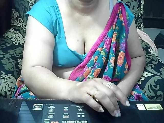 Indianbhabhimilf40 from BongaCams