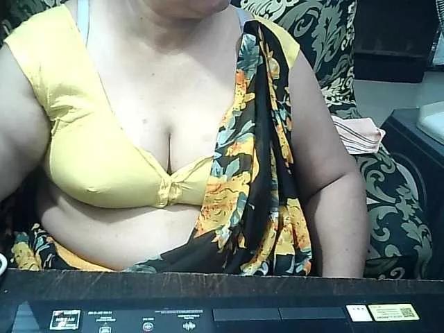 Indianbhabhimilf40 from BongaCams