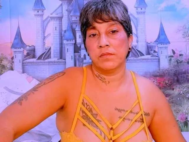 indianroxy from BongaCams