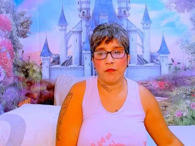 indianroxy from BongaCams