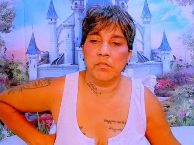 indianroxy from BongaCams
