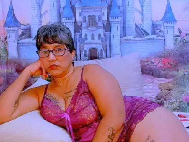 indianroxy from BongaCams