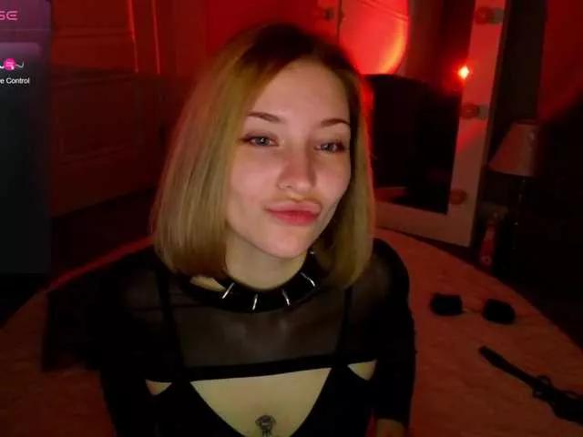 innerbloom from BongaCams