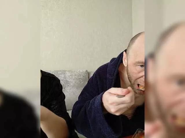 Innokentiy449 from BongaCams