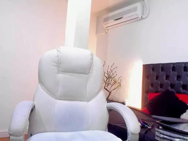 ivi-lopezz from BongaCams