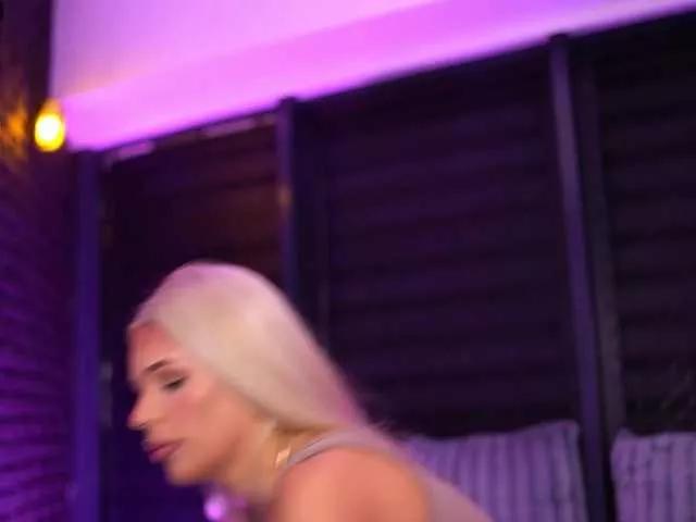IvyRowa webcams show profile image 