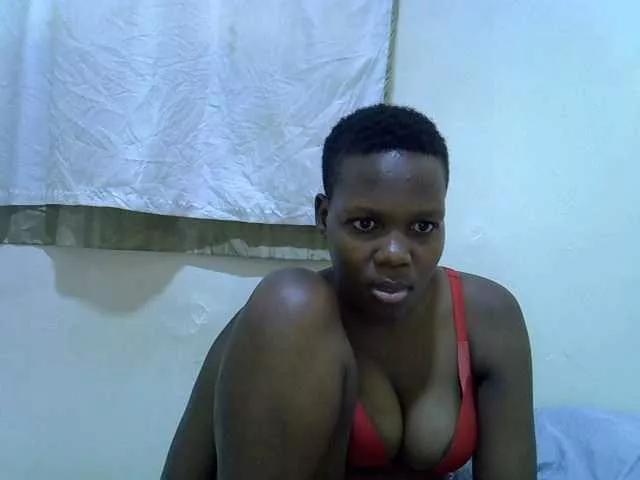 juicy-bella on BongaCams