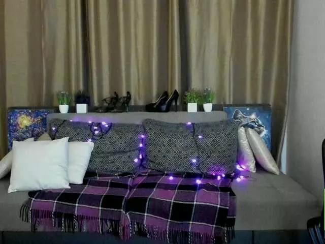 Jullyblondkiss from BongaCams
