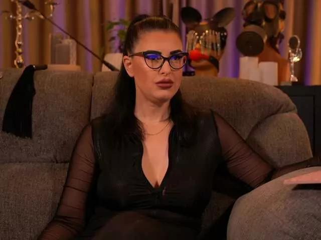 KellyKent from BongaCams