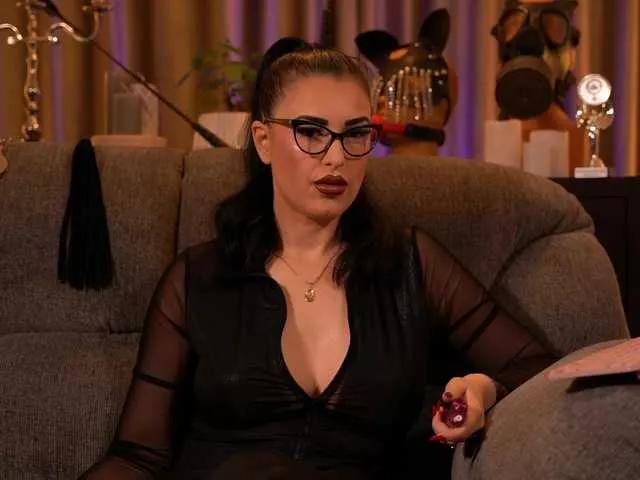 KellyKent from BongaCams