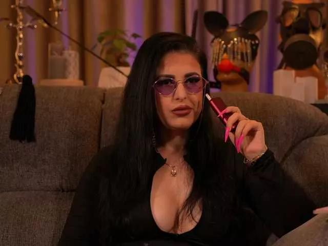 KellyKent from BongaCams