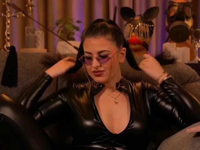 KellyKent from BongaCams