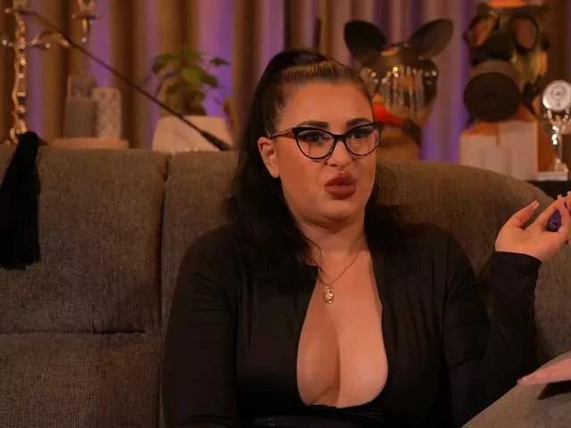 KellyKent from BongaCams