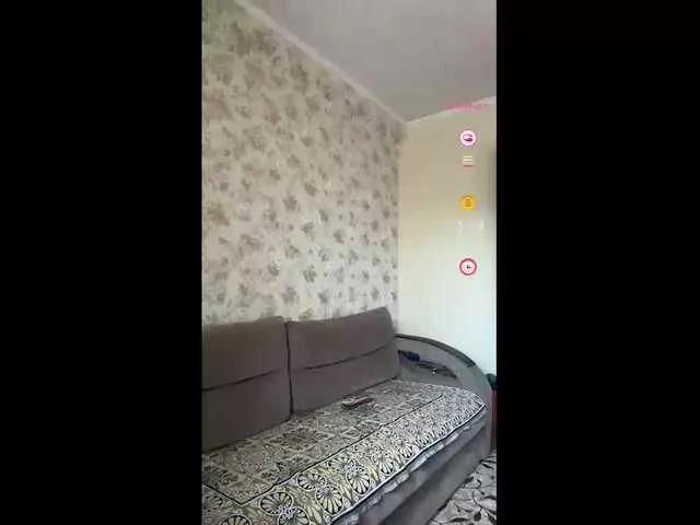 KikiMilf84 from BongaCams