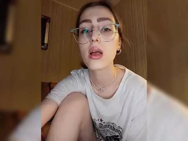 kiska-kira from BongaCams