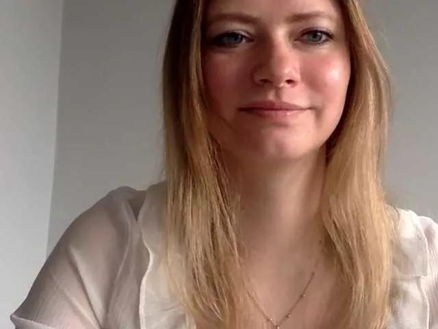 kissMillie from BongaCams