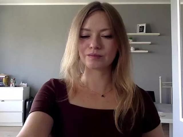 kissMillie from BongaCams