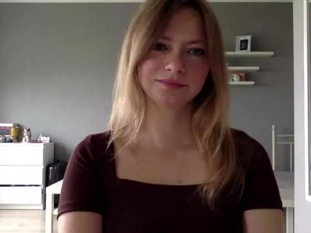 kissMillie from BongaCams