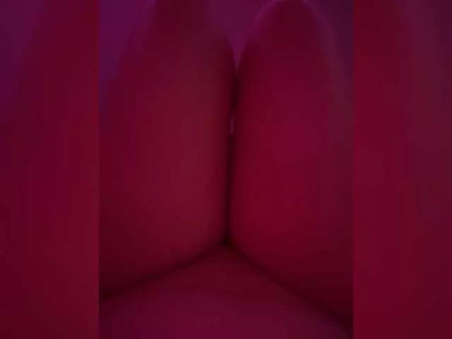 Kristisss2 webcams show profile image 