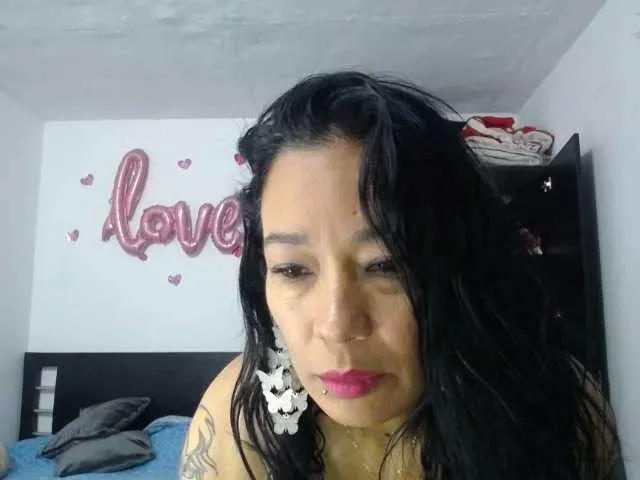 Kyllee28 from BongaCams
