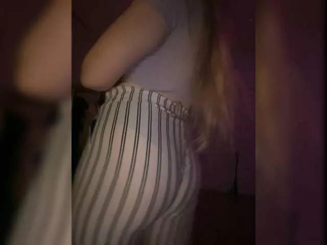 L0lly-D0lly from BongaCams