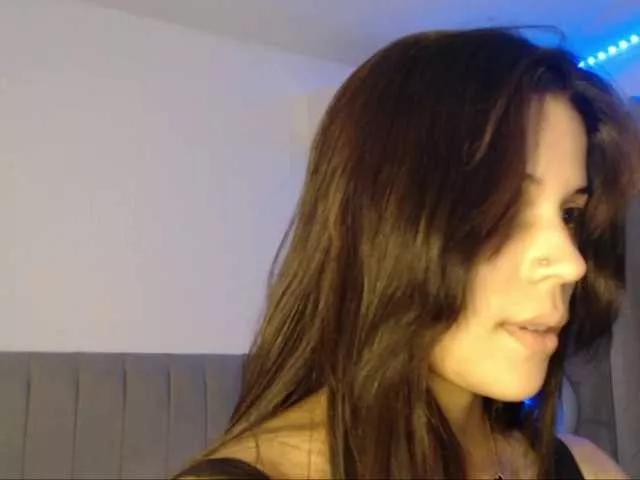 Lailaatyler webcams show profile image 
